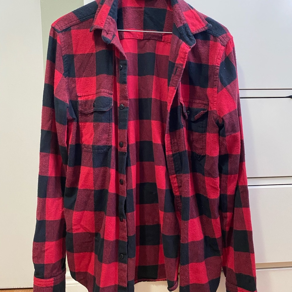 PLAID BUTTON UP
